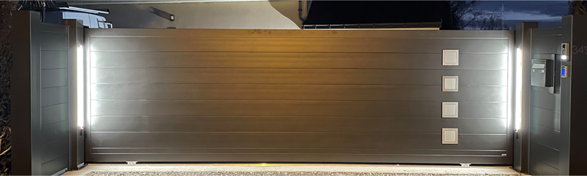 portail coulissant aluminium avec led intégré et design moderne